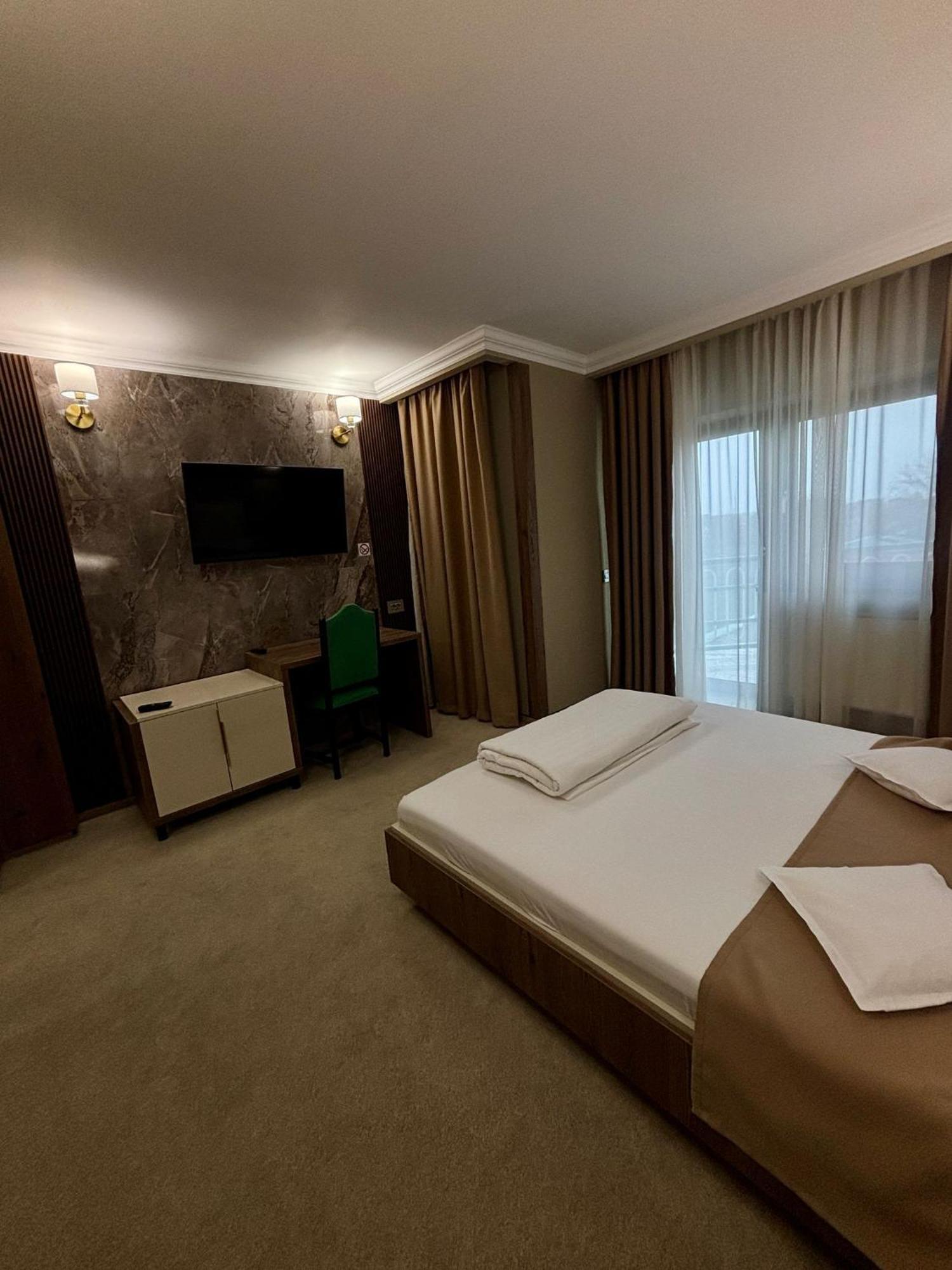 Hotel President Arad Exteriér fotografie