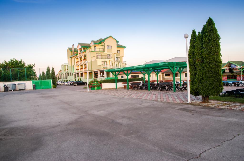 Hotel President Arad Exteriér fotografie